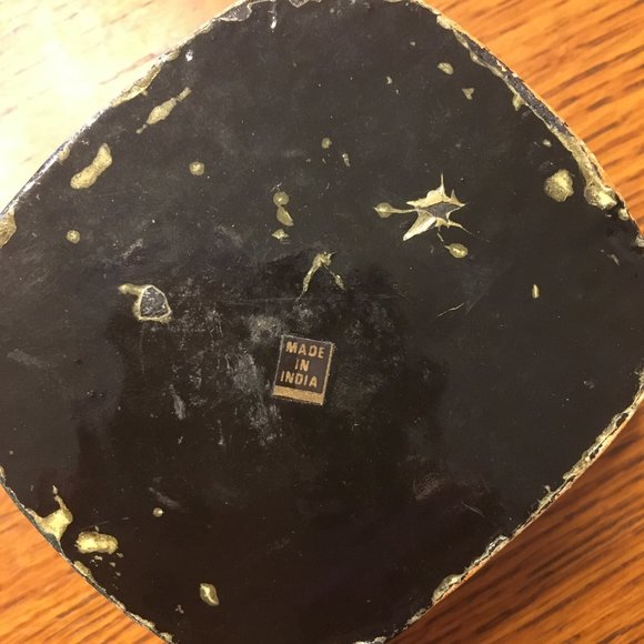 Lacquer Trinket Box - Picture 9 of 10